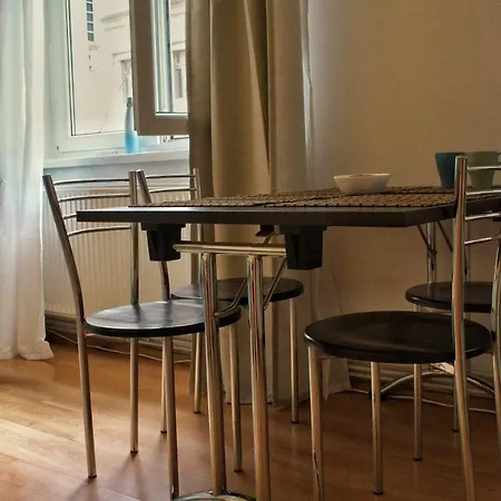 Historic Old Town Apartment *